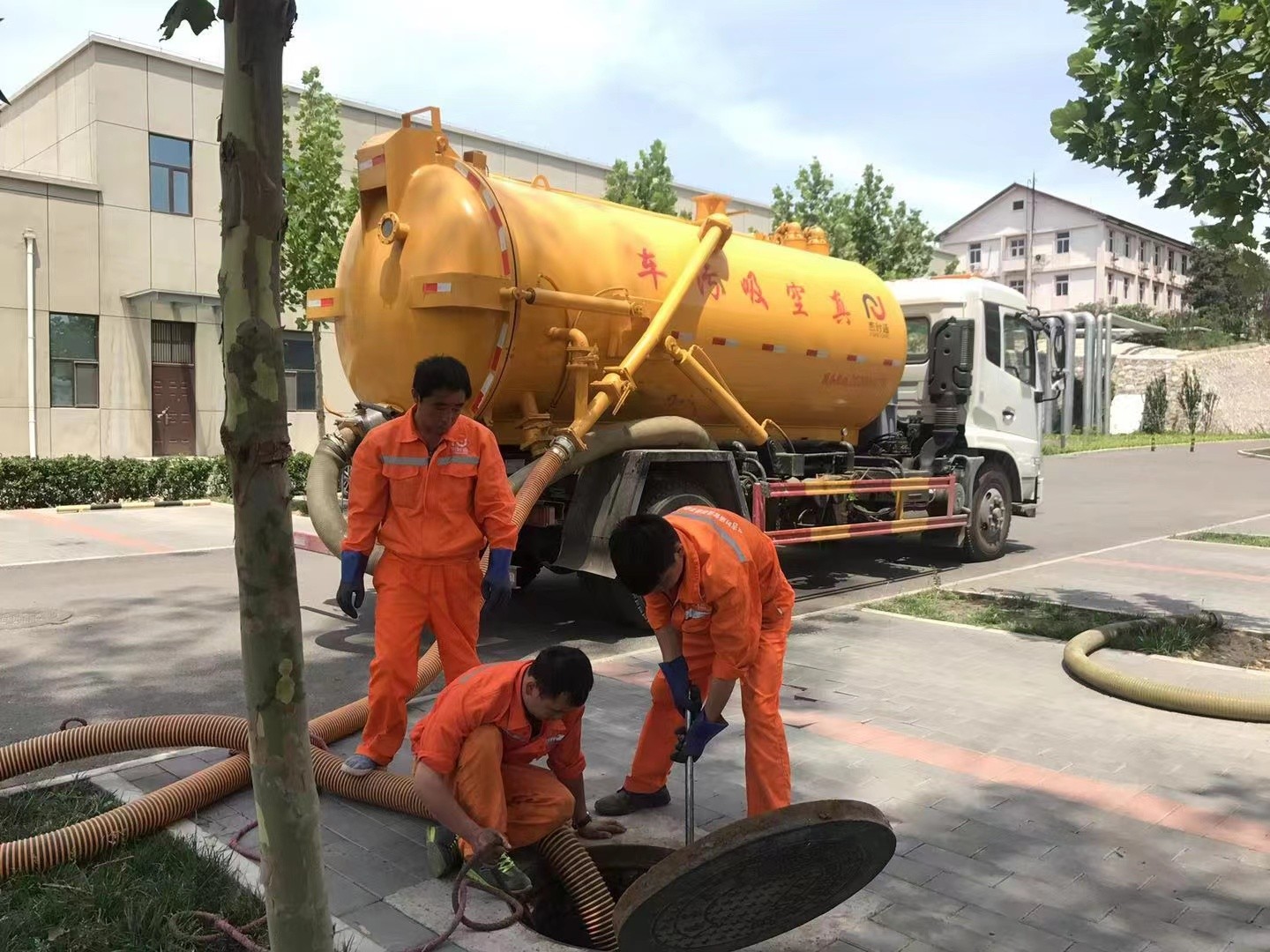 台安化粪池清理与5-8吨吸粪车施工效率分析